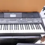 Yamaha PSR SX600 keyboard