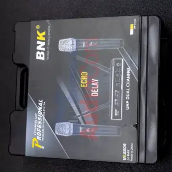UHF wireless microphone