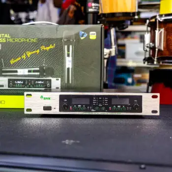 BNK ES200 UHF Digital